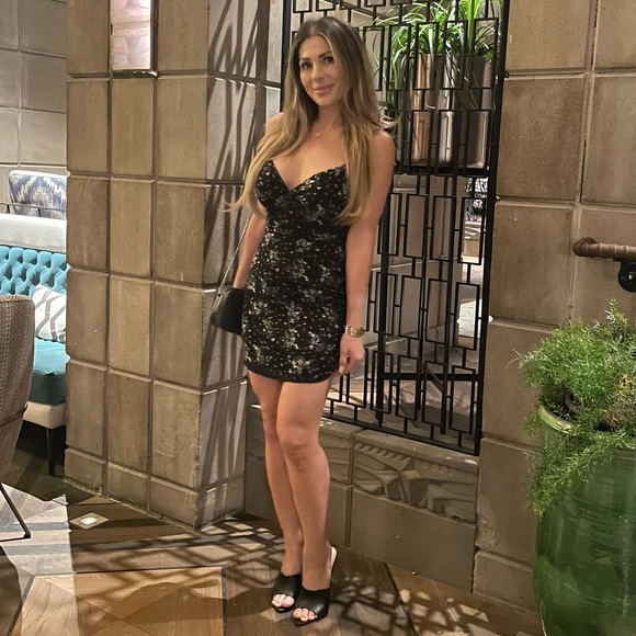 A little About Me 🤍 - Picture 4 of 16